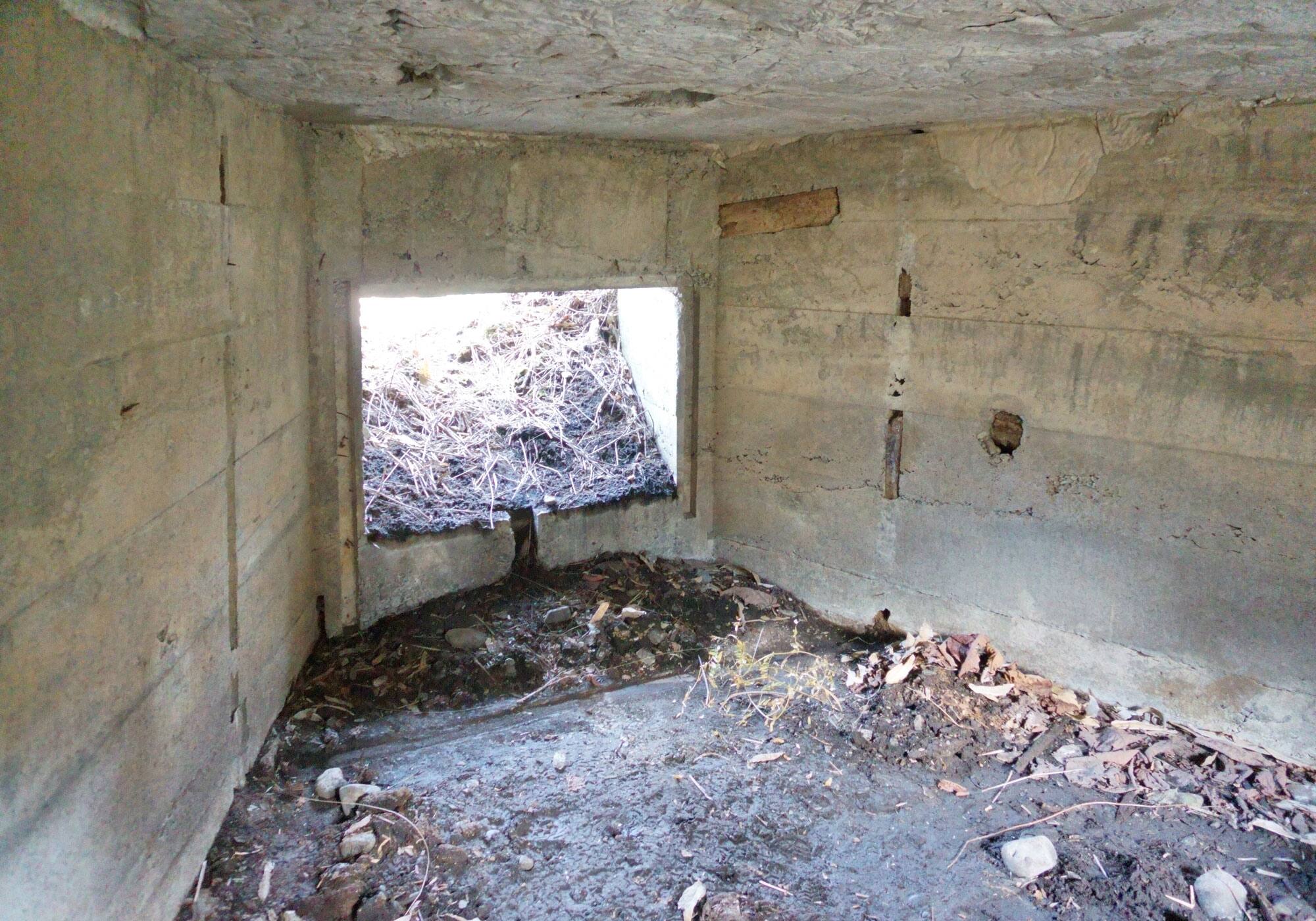 歴舟川河口南トーチカ２